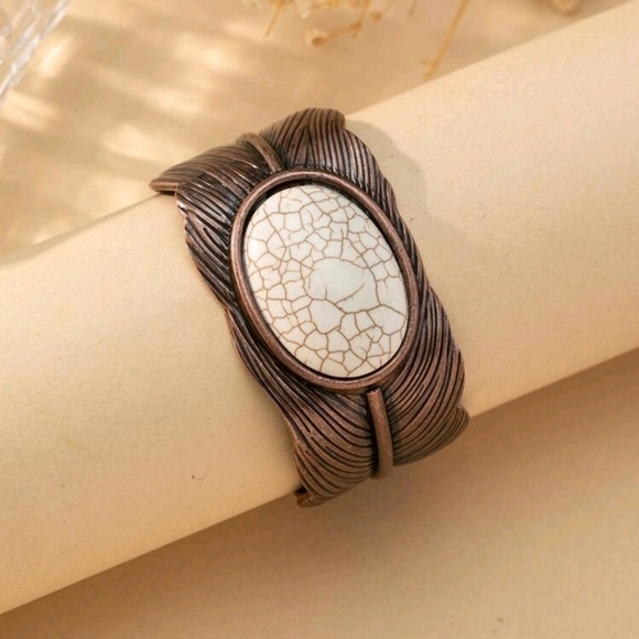 Vintage Oval Decor bronze Cuff Bangle bracelet with white stone‎ for woman - Picture 2 of 4